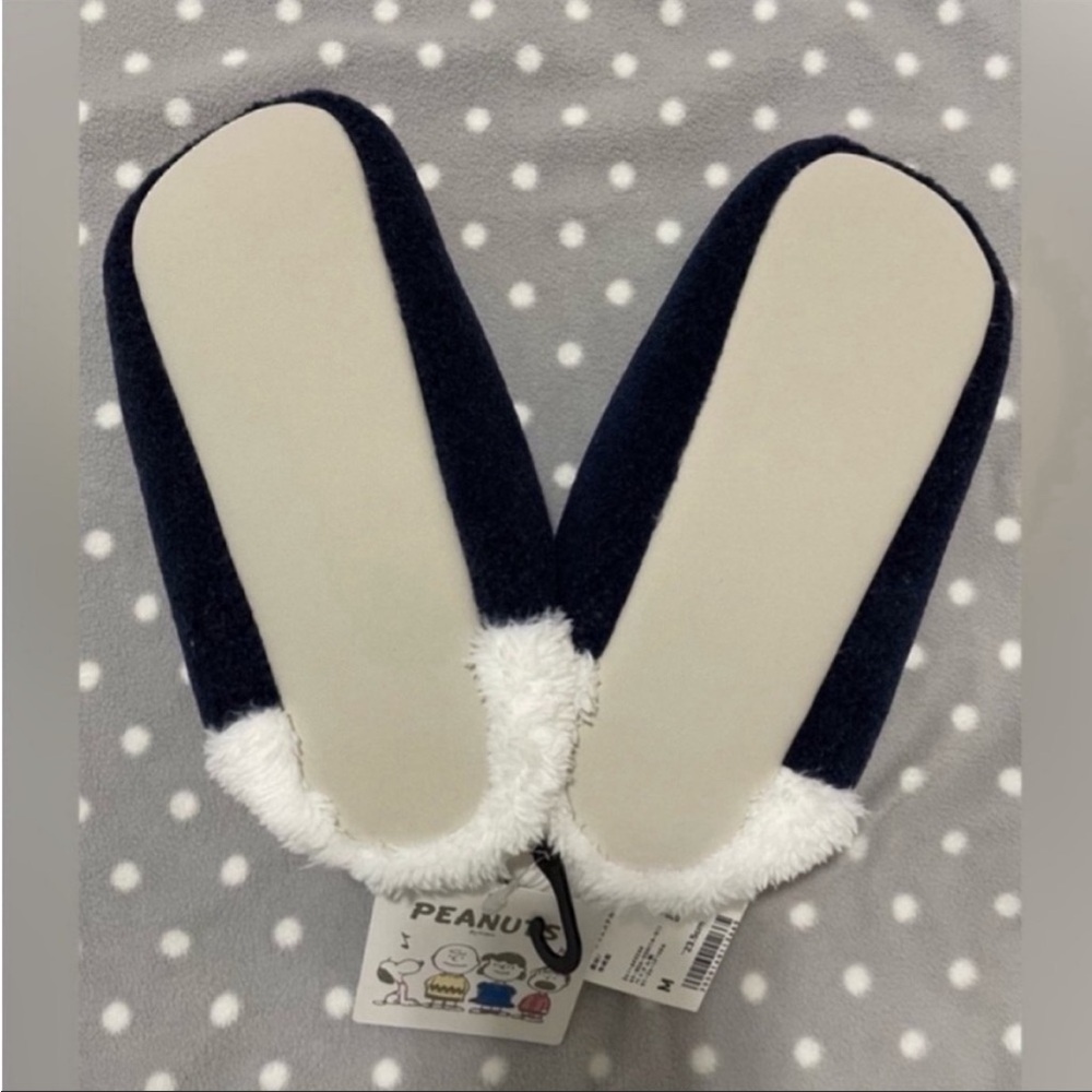 NWT Special collab Uniqlo x Peanuts Room shoes 23.5cm - Picture 3 of 6